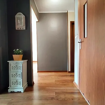 Duze Mieszkanie - 3 Na Parterze Dla Max 6 Osob