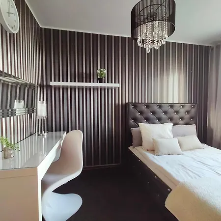 Duze Mieszkanie - 3 Na Parterze Dla Max 6 Osob * غدينيا