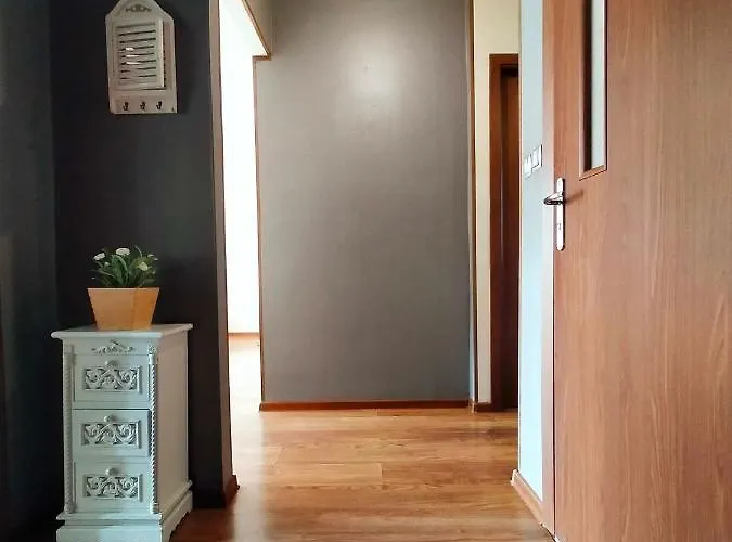 Duze Mieszkanie - 3 Na Parterze Dla Max 6 Osob